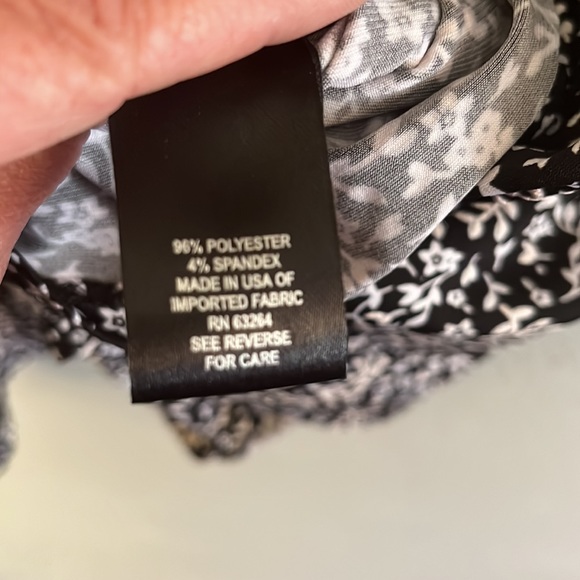 Beautiful flattering dress with flared splits sleeves three-quarter length - Picture 5 of 6